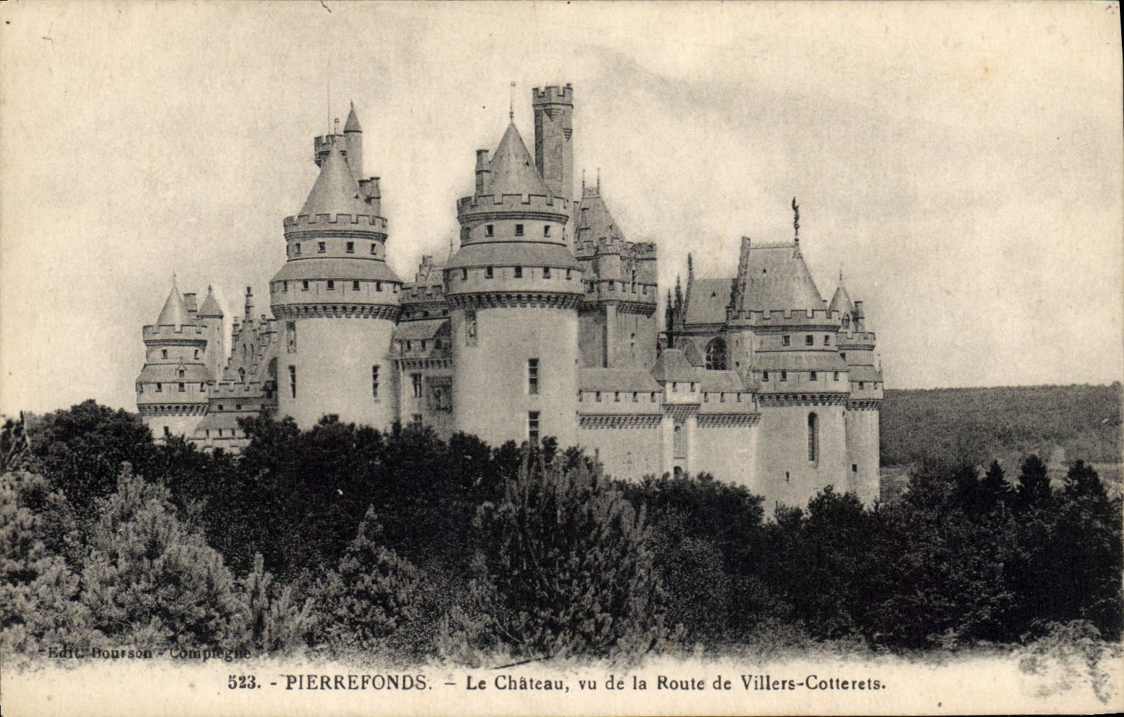 CPA Pierrefonds le chateau vu de la route de Villers Cotterets