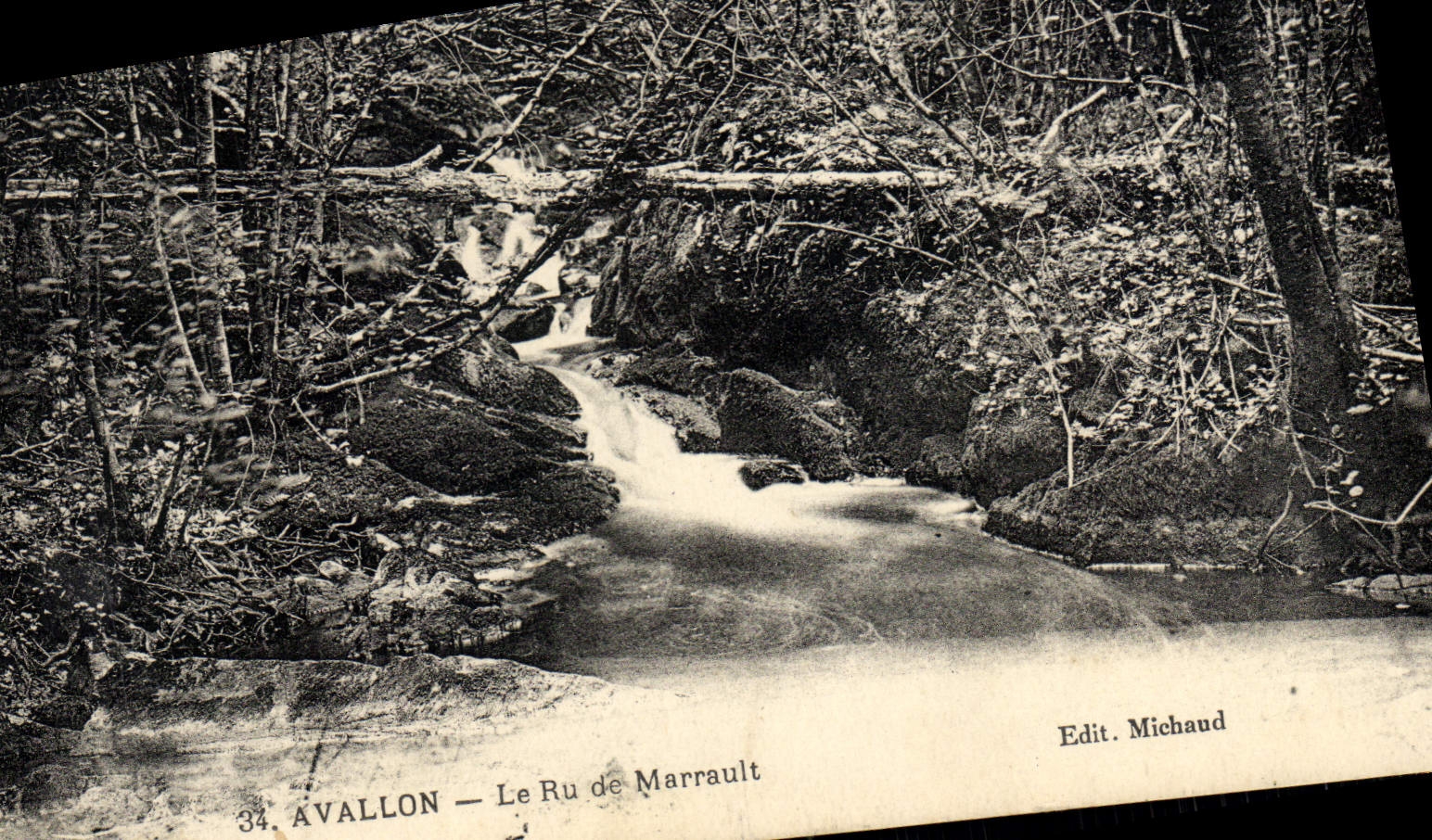 CPA Avallon Le Ru de Marrault