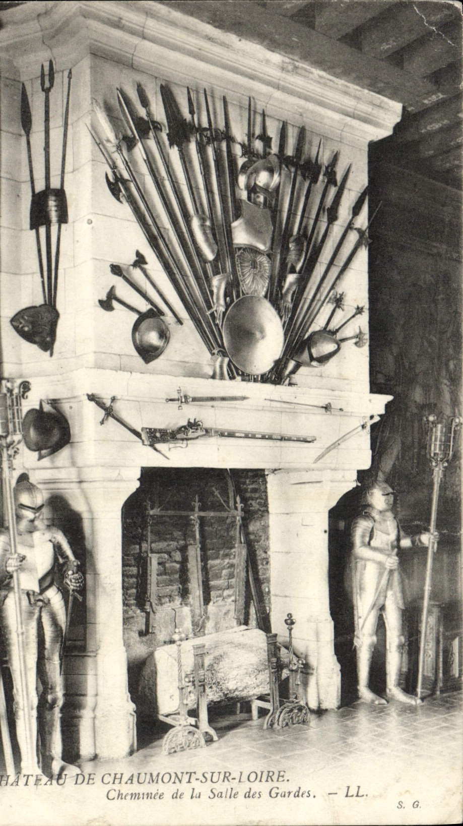 VINTAGE POSTCARD Castle of Chaumont on the Loire Chimney of the room of the guards Armours