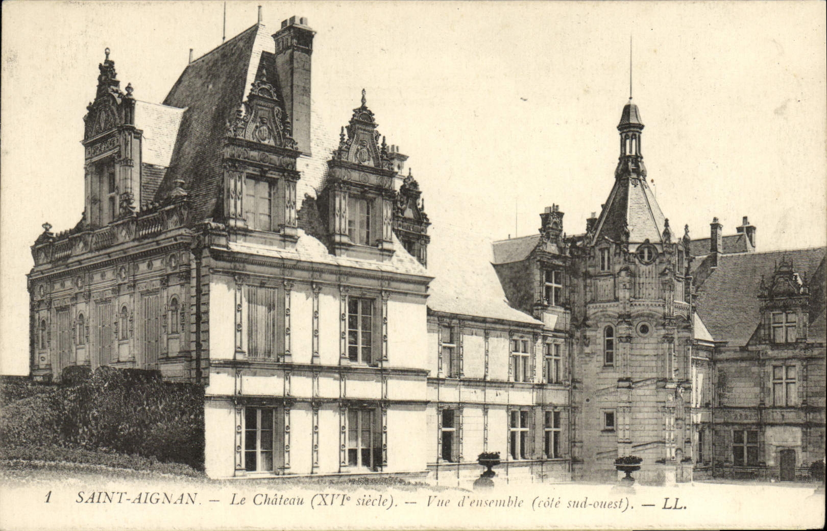 VINTAGE POSTCARD Holy Aignan the Castle Seen of eusemble