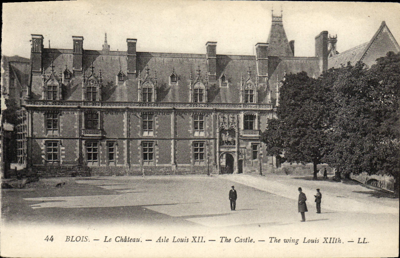 CPA Blois Le Chateau Aile Louis XII