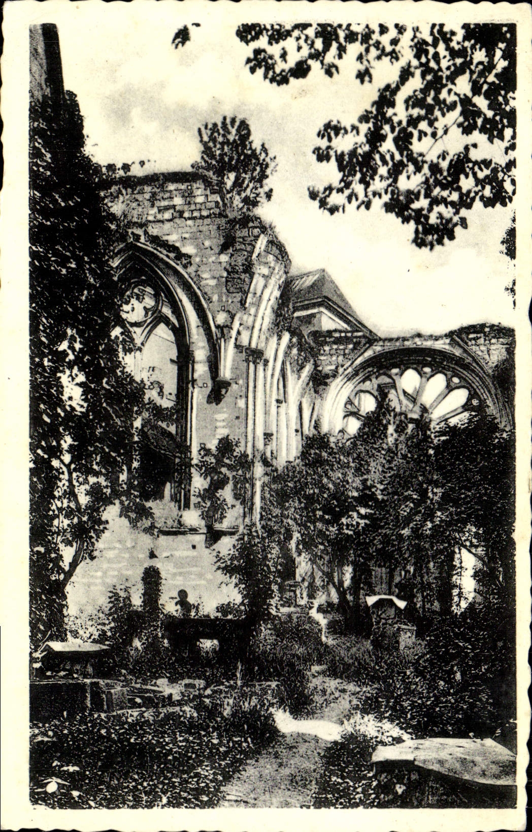 POSTAL MODERNA encoleriza las ruinas de la abadía de Toussaints