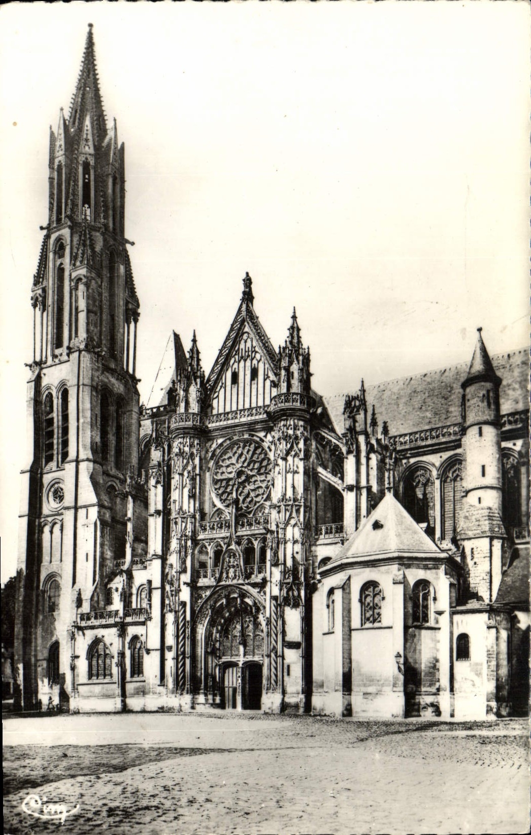 CPM Senlis La Cathedrale
