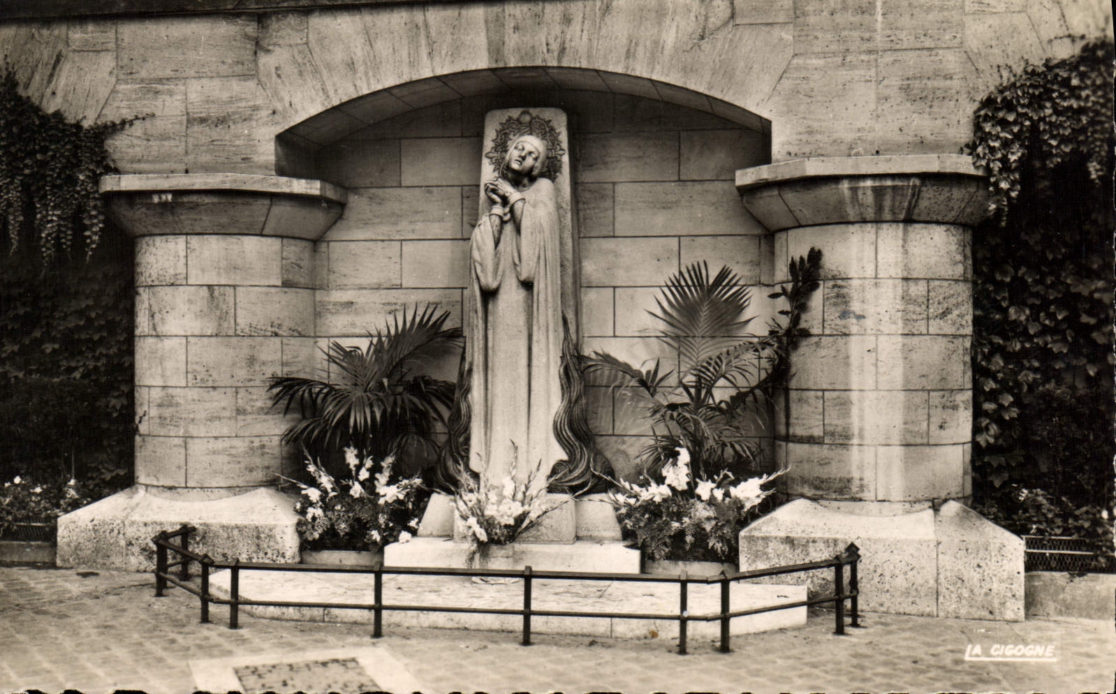 CPM Rouen Statue de Jeanne D'Arc 