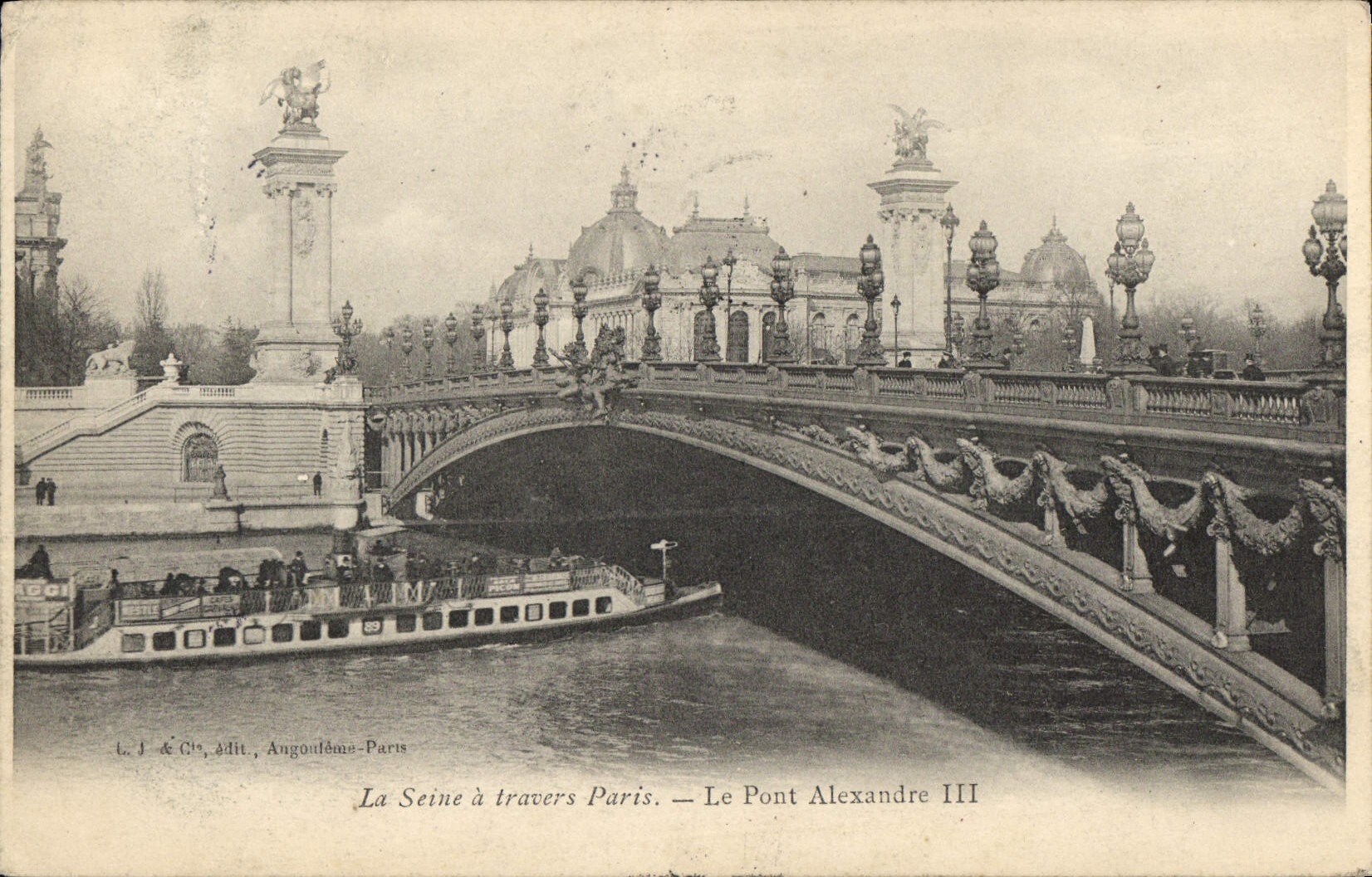CPA Paris Le Seine a Travers Paris Le Pont Alexandre III Bateau Peniche 