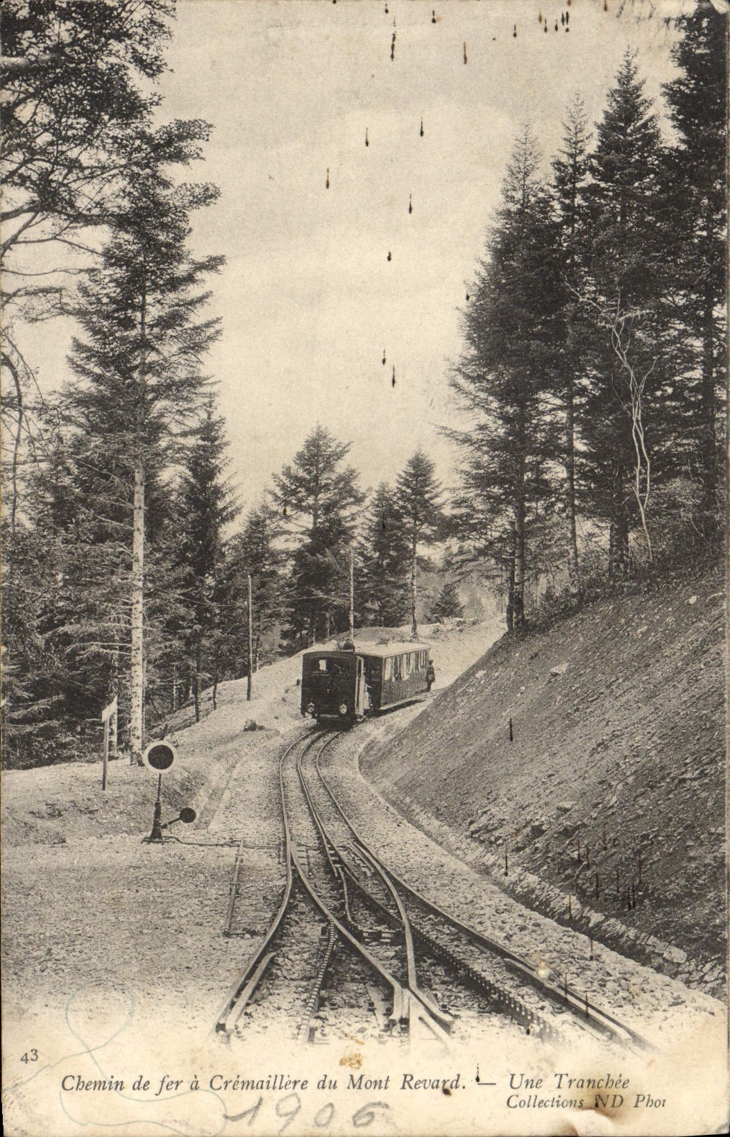 CPA Chemin de Fer a Cremaillere du Mont Revard Une tranchee Train