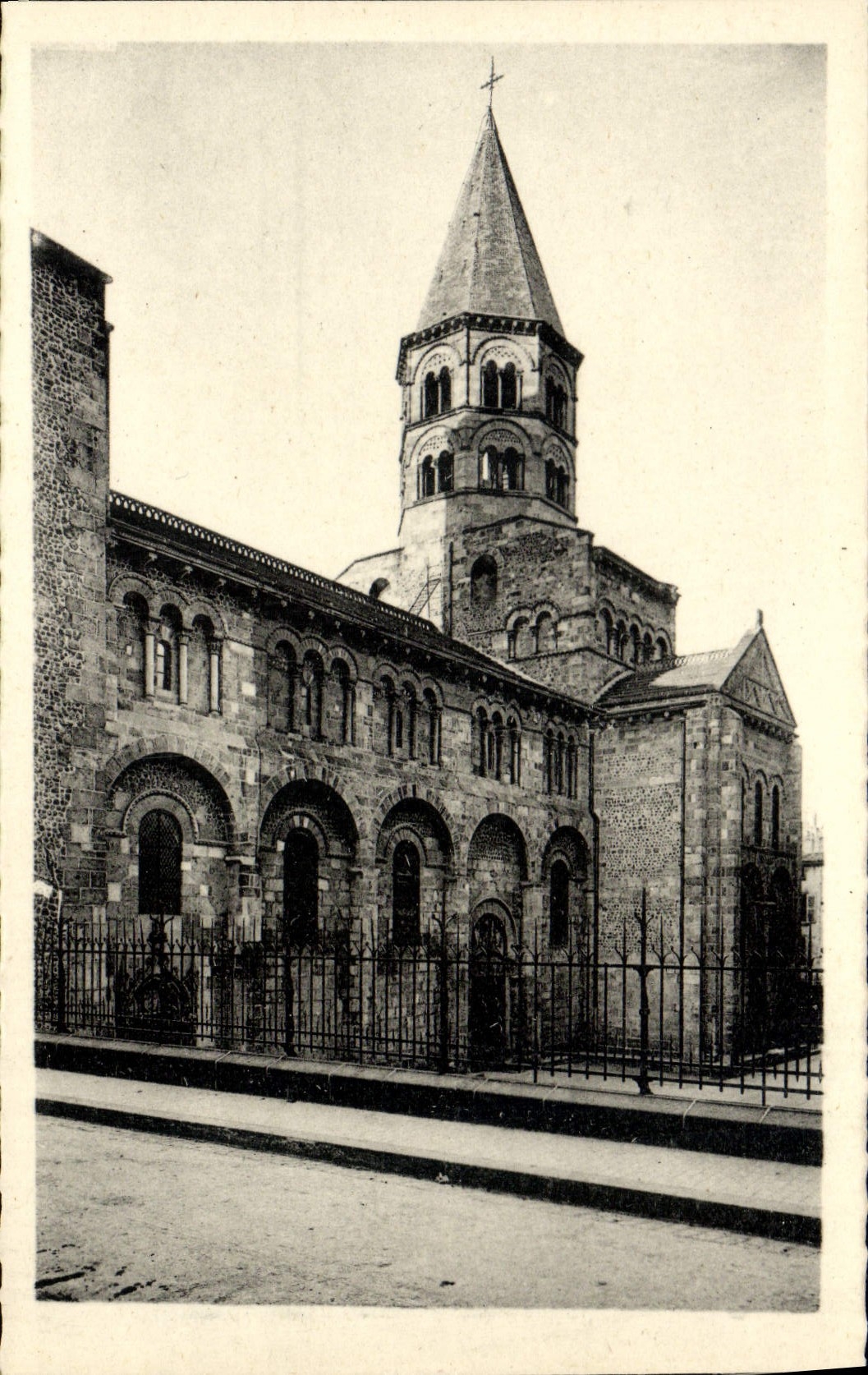 Iglesia de Clermont-Ferrand Notre Dame de la POSTAL de la VENDIMIA del puerto