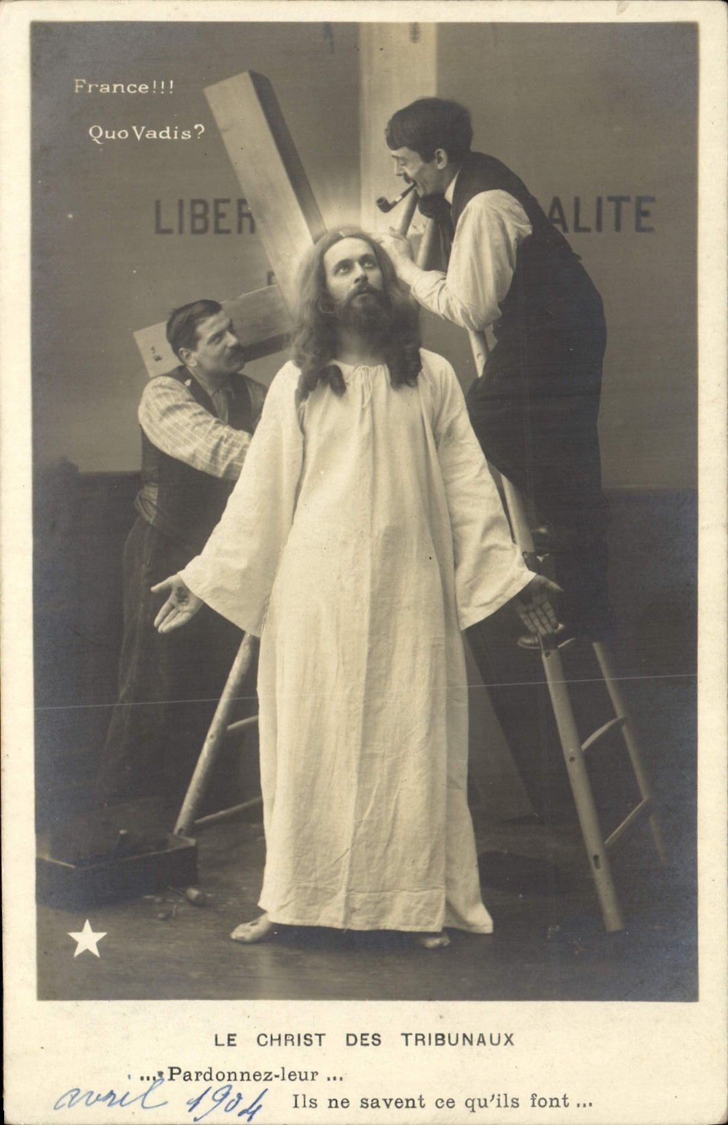 CPA Fantaisie Le Christ des Tribunaux 