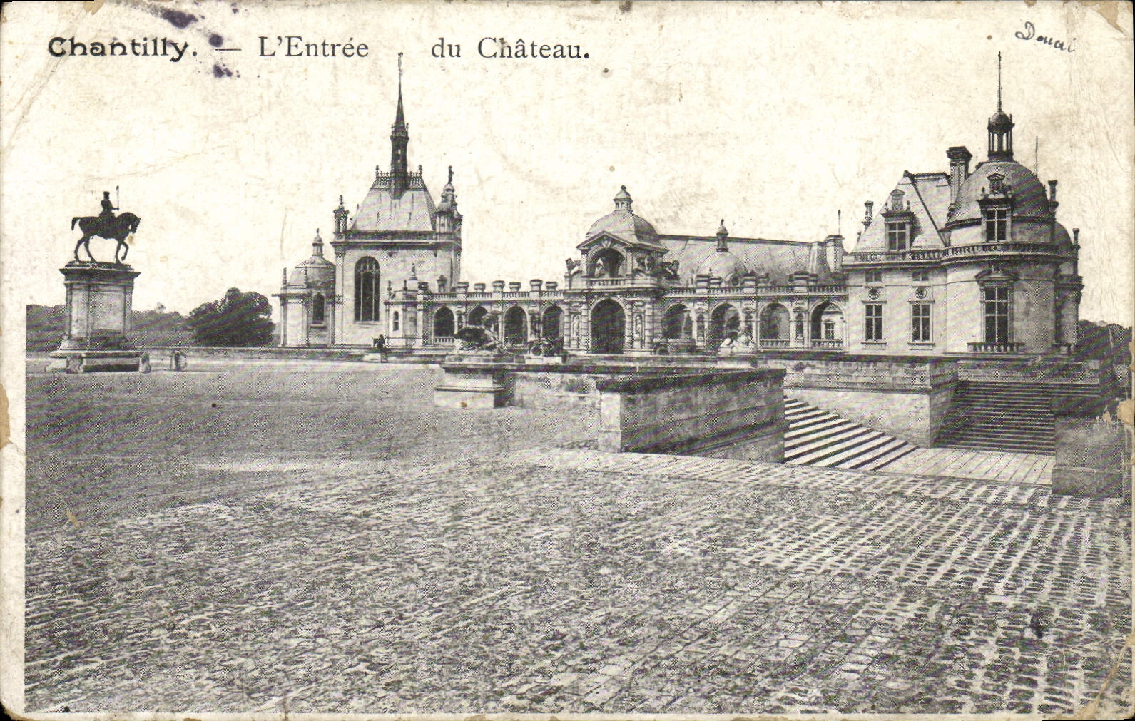 POSTAL Chantilly de la VENDIMIA la entrada del castillo