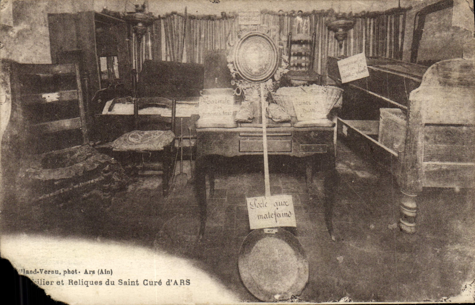 VINTAGE POSTCARD Movable And Relics of the Saint Cleans D' Ars