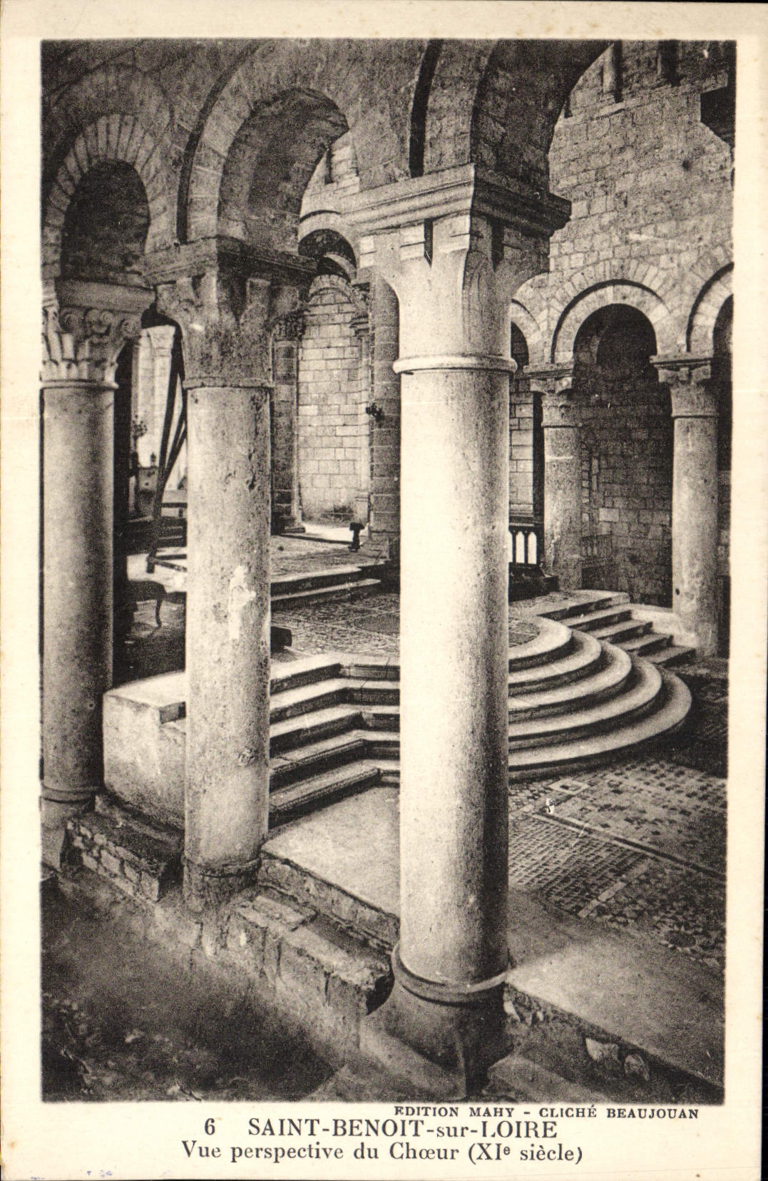 CPA Saint Benoit Sur Loire Vue Perspective du Choeur