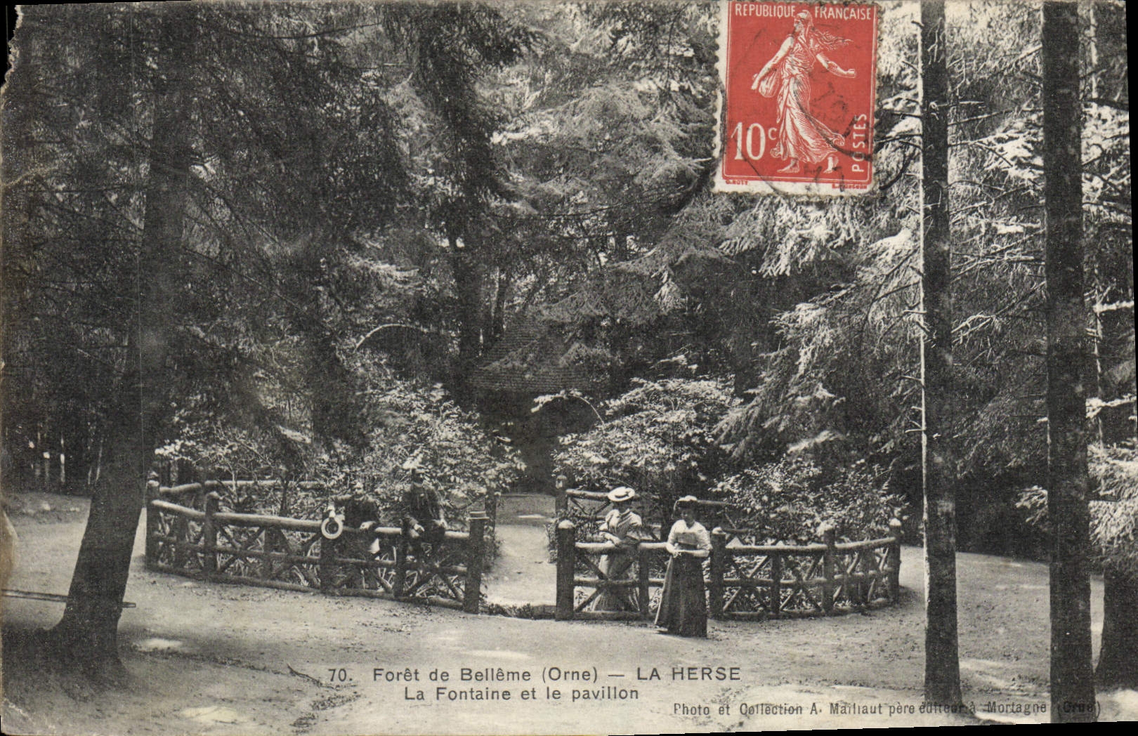 CPA Foret De Belleme La Herse La Fontaine Et Le Pavillon