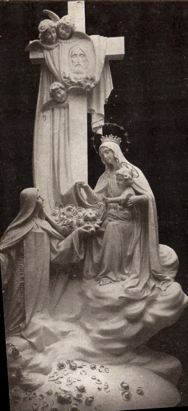 CPA La bienheureuse de l'Enfant Jesus effeuillant sur la terre les roses du ciel Lisieux