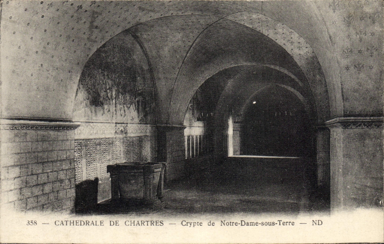 Catedral de la POSTAL de la VENDIMIA de la cripta de Chartres de Notre Dame bajo tierra
