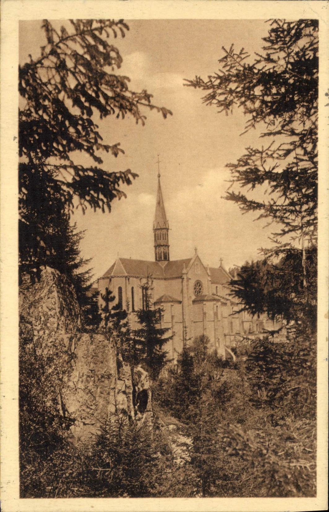 VINTAGE POSTCARD Abbey Of Pierre Who Transfers Seen Western