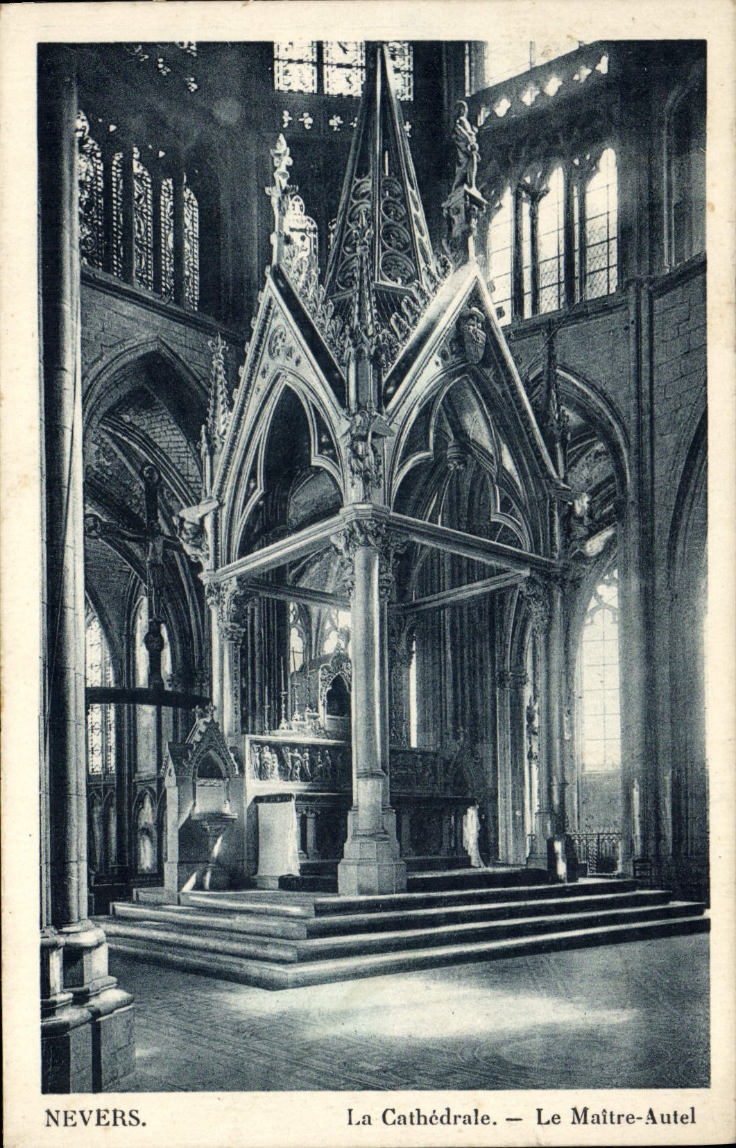 POSTAL Nevers de la VENDIMIA la catedral el puente principal del horno