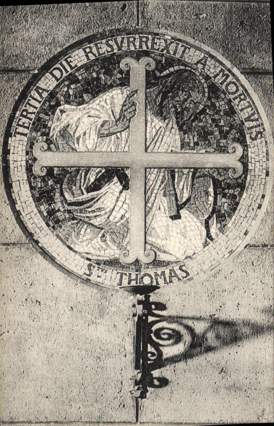 CPA Paris La Basilique Du Sacre Coeur De Montmartre Une Croix De Consecration