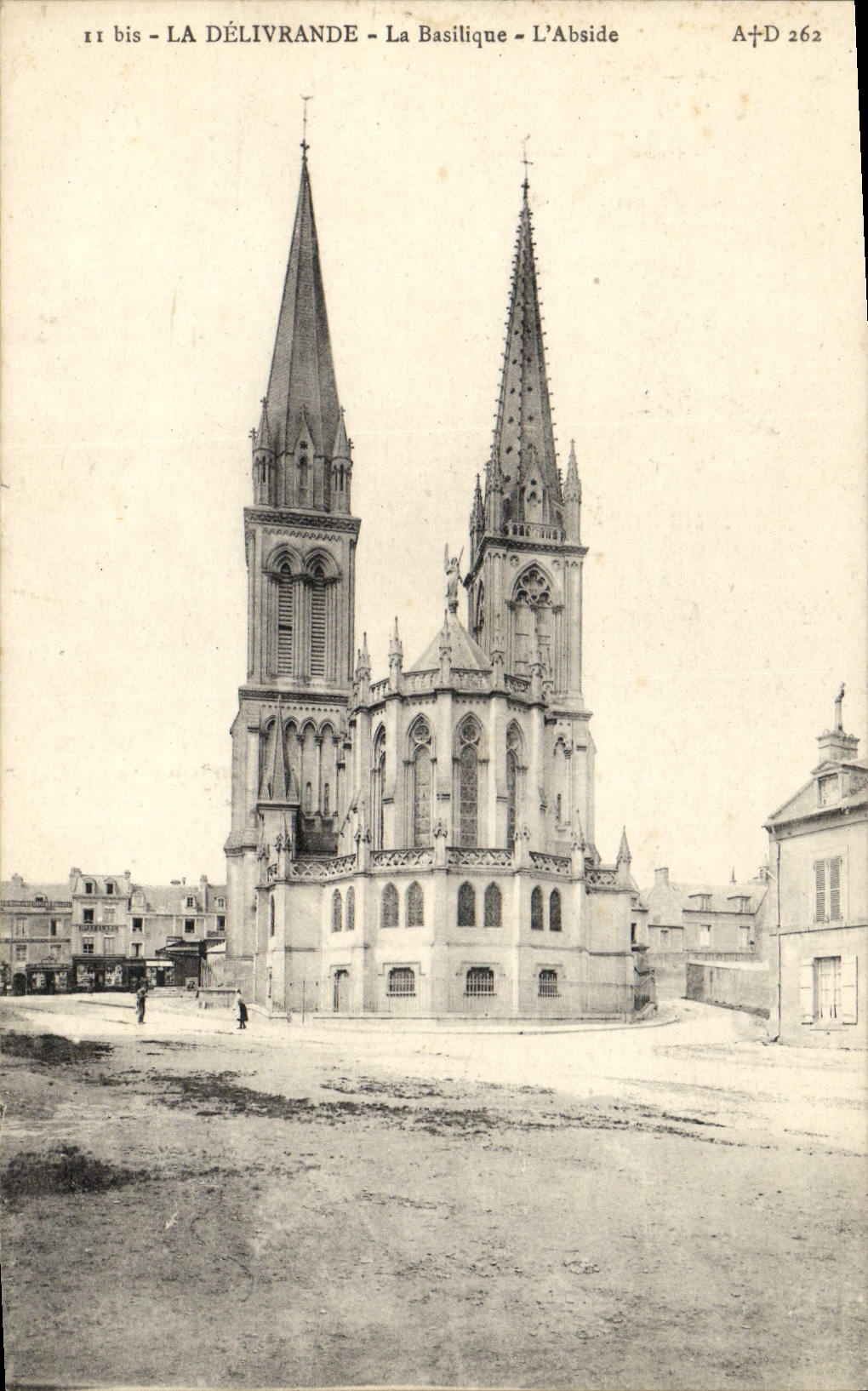 VINTAGE POSTCARD Delivrande the Basilica the Apse