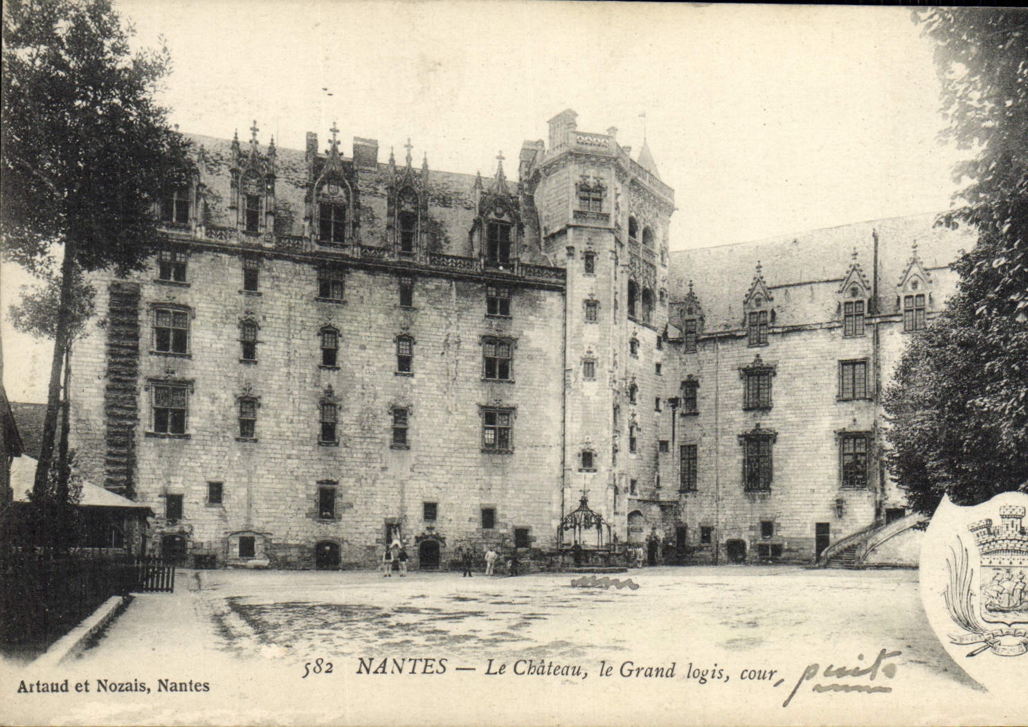 VINTAGE POSTCARD Nantes the Castle the Large Home Court
