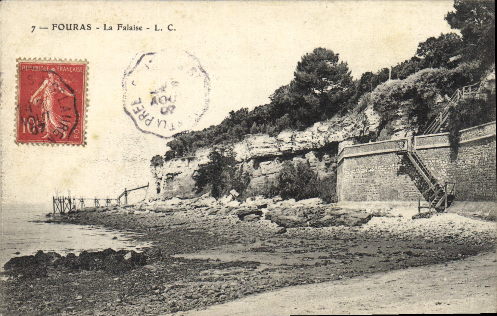VINTAGE POSTCARD Fouras the Cliff