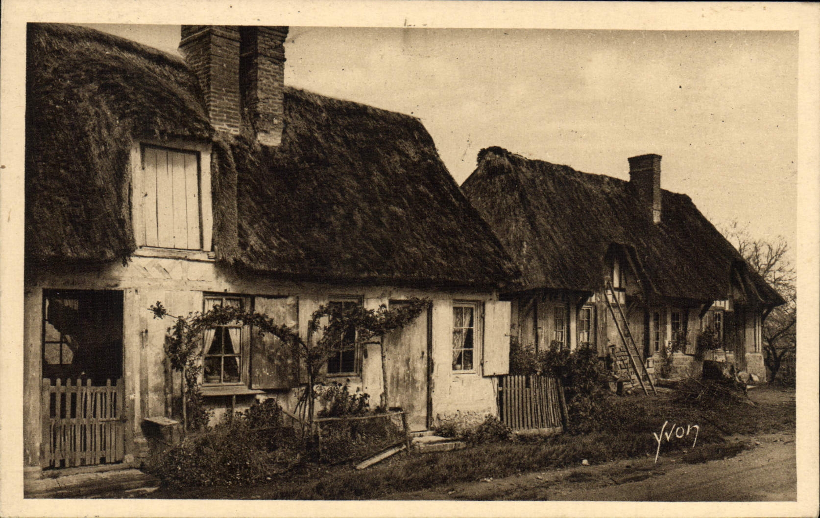 VINTAGE POSTCARD Soft France Normandy Old women Houses With the Thatched roofs