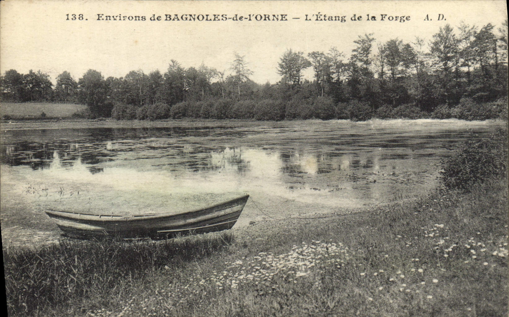 Alrededores de la POSTAL de la VENDIMIA de Bagnoles Orne de la charca del molino de la forja