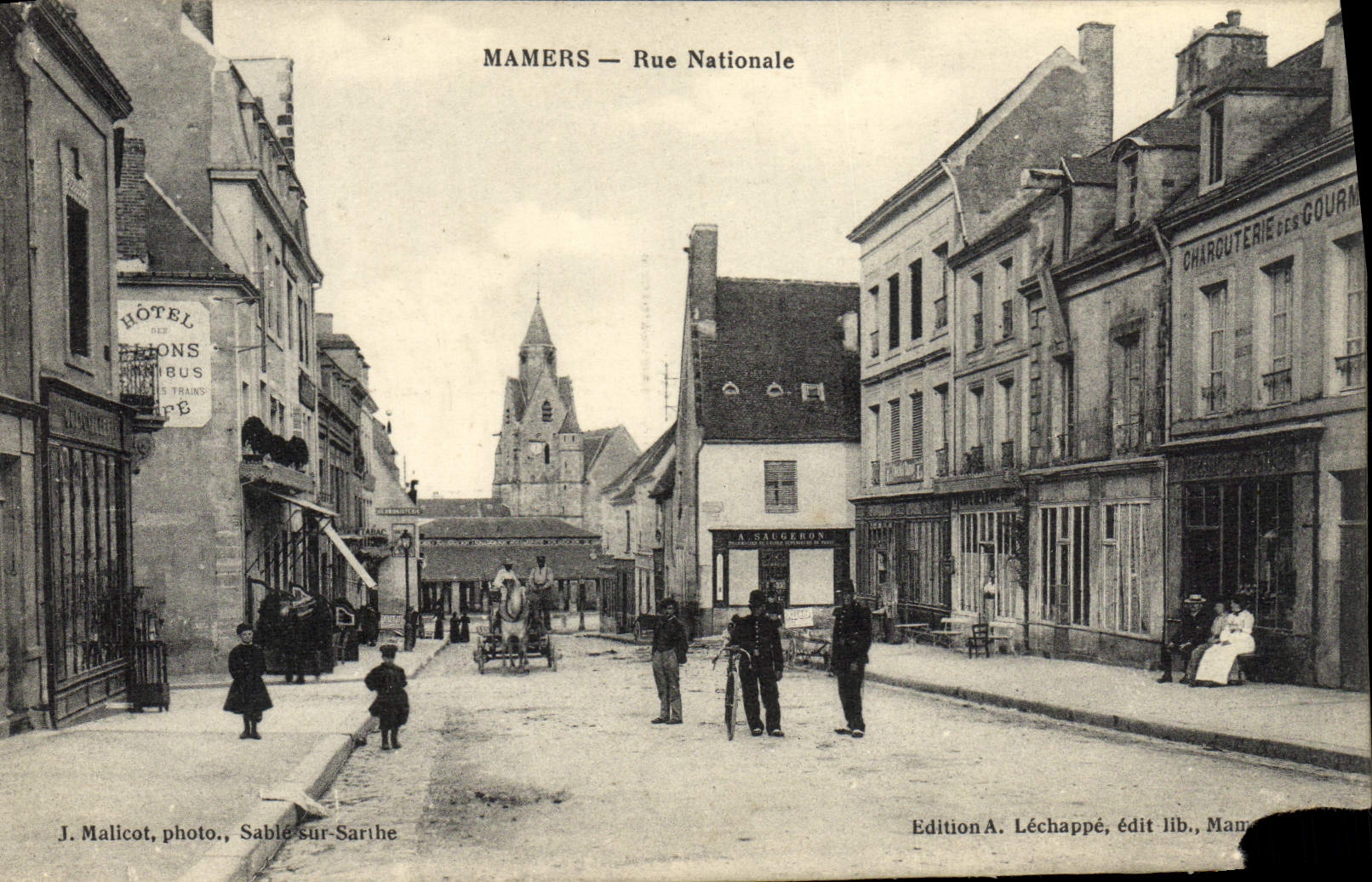 VINTAGE POSTCARD Mamers National Street