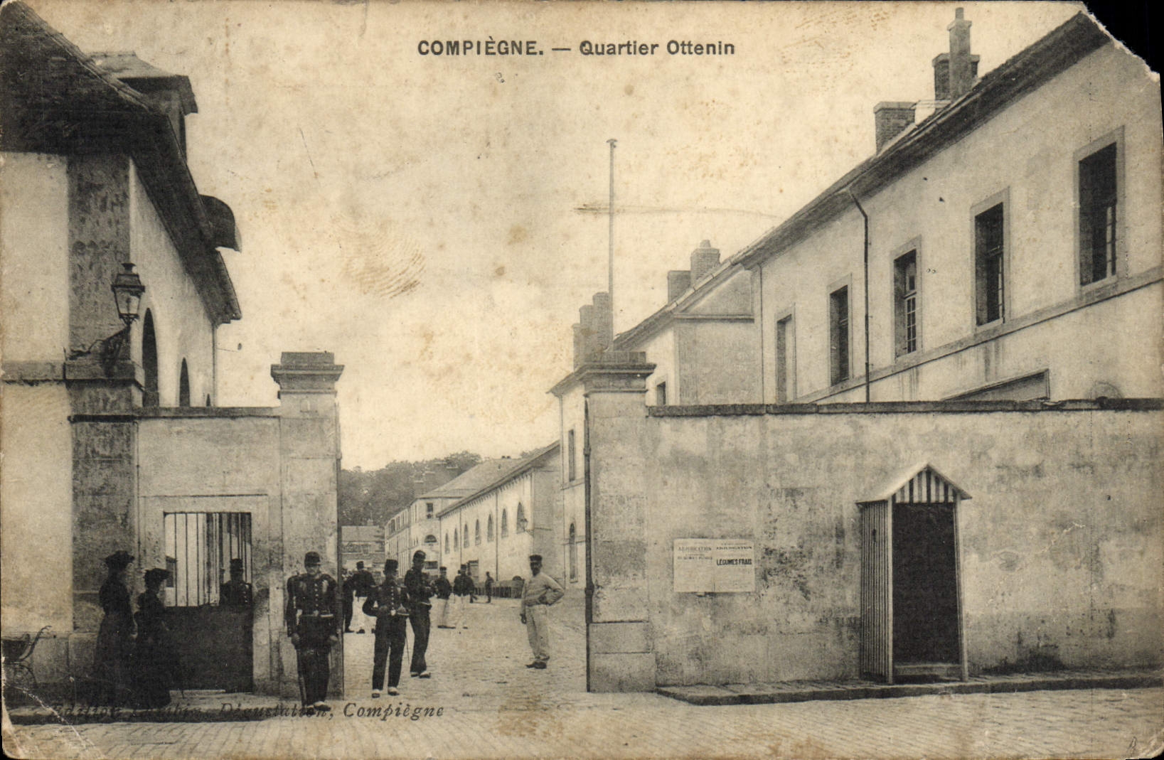 CPA Compiegne Quartier Ottenin Militaria