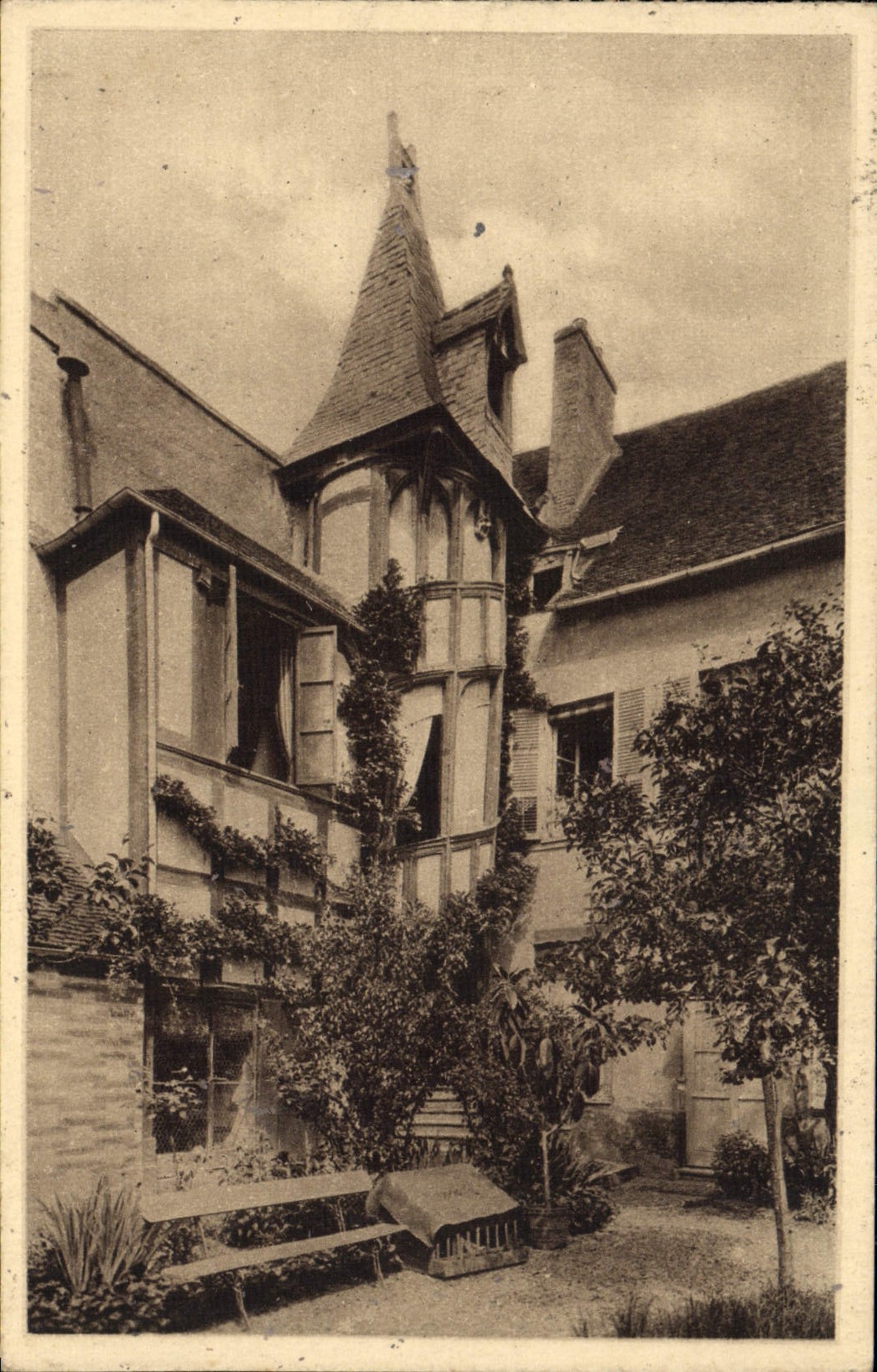 CPA Sens Maison De J Cousin L'Escalier