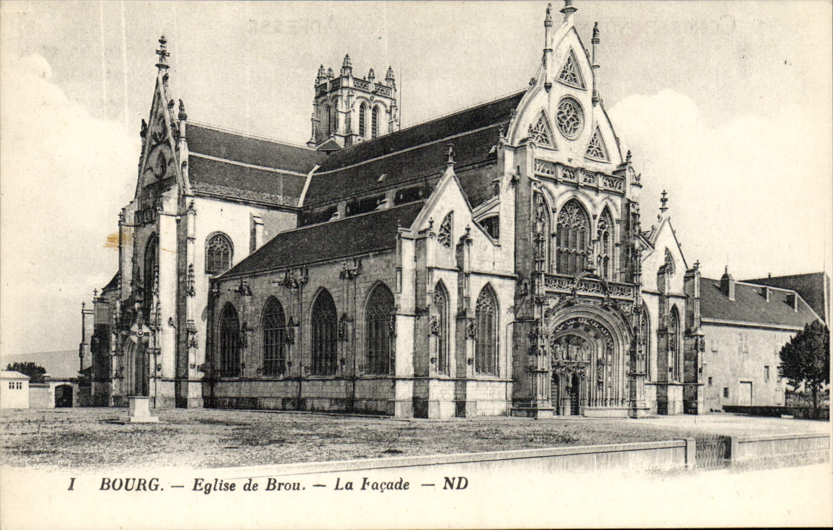 CPA Bourg Eglise de Brou La Facade