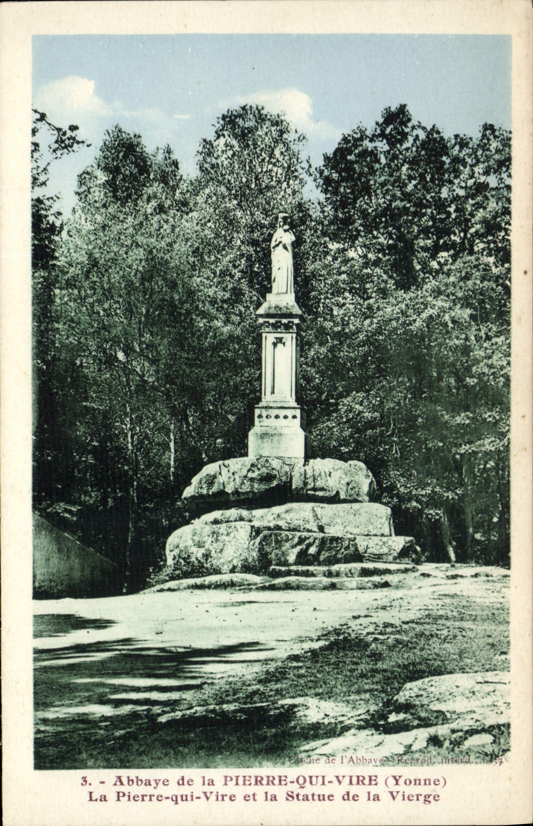 CPA Abbaye de la Pierre Oui Vire et le statue de la vierge 