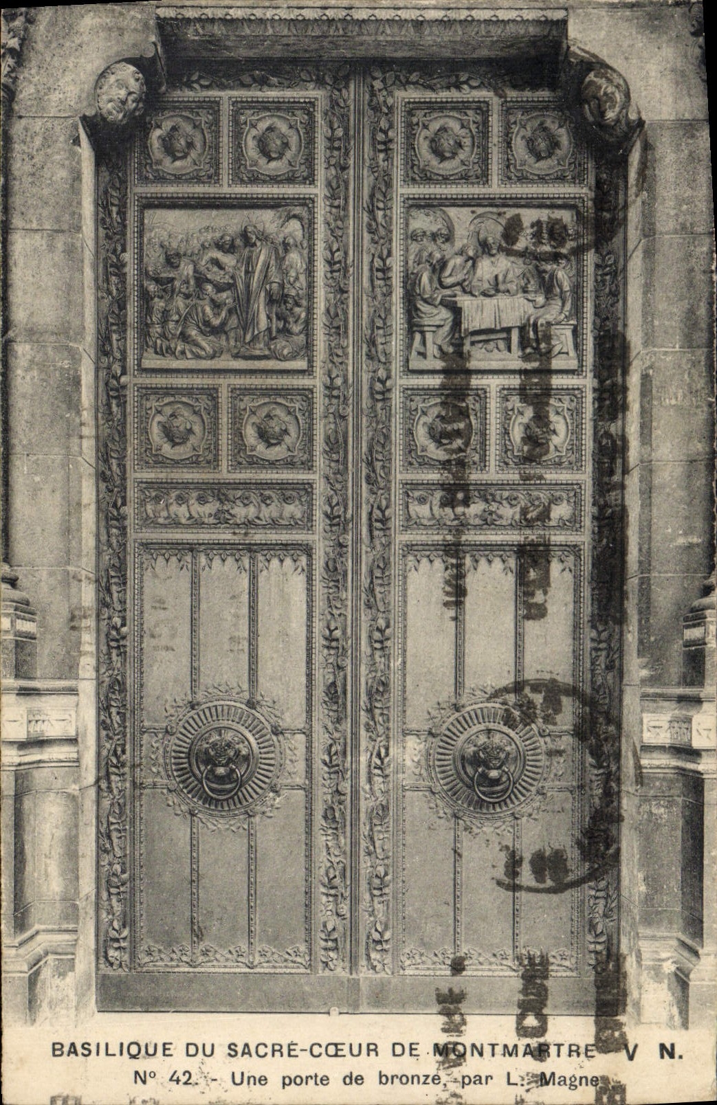 CPA Basilique Du Sacre Coeur De Montmartre Une porte de brone par L Magne 