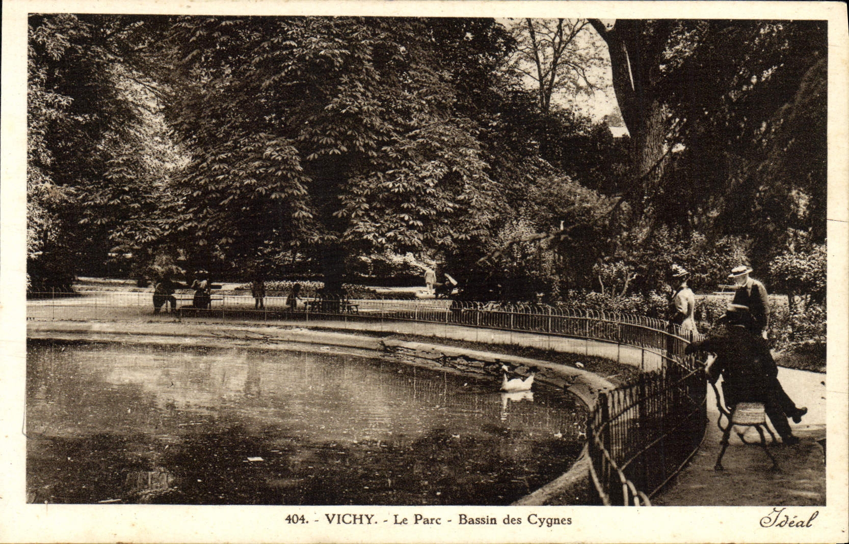 CPA Vichy Le Parc Bassin des Cygnes