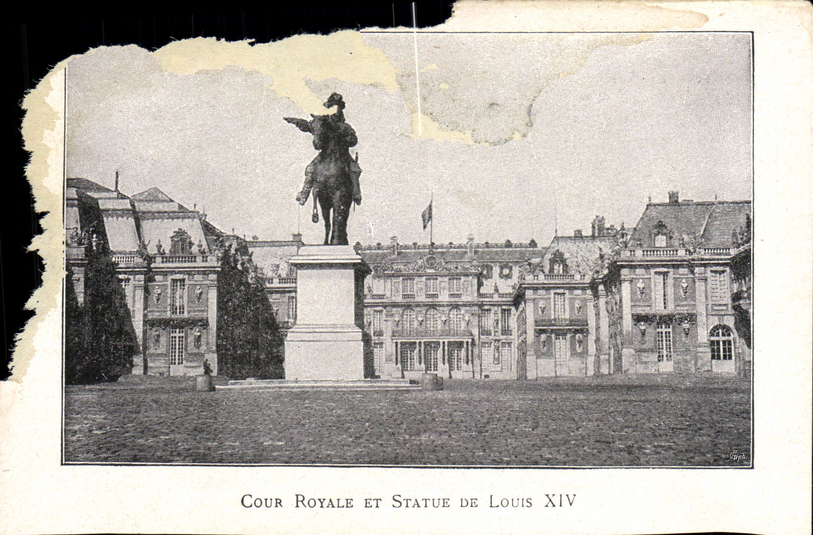 CPA Cour Royale Et Statue De Louis XIV Versailles