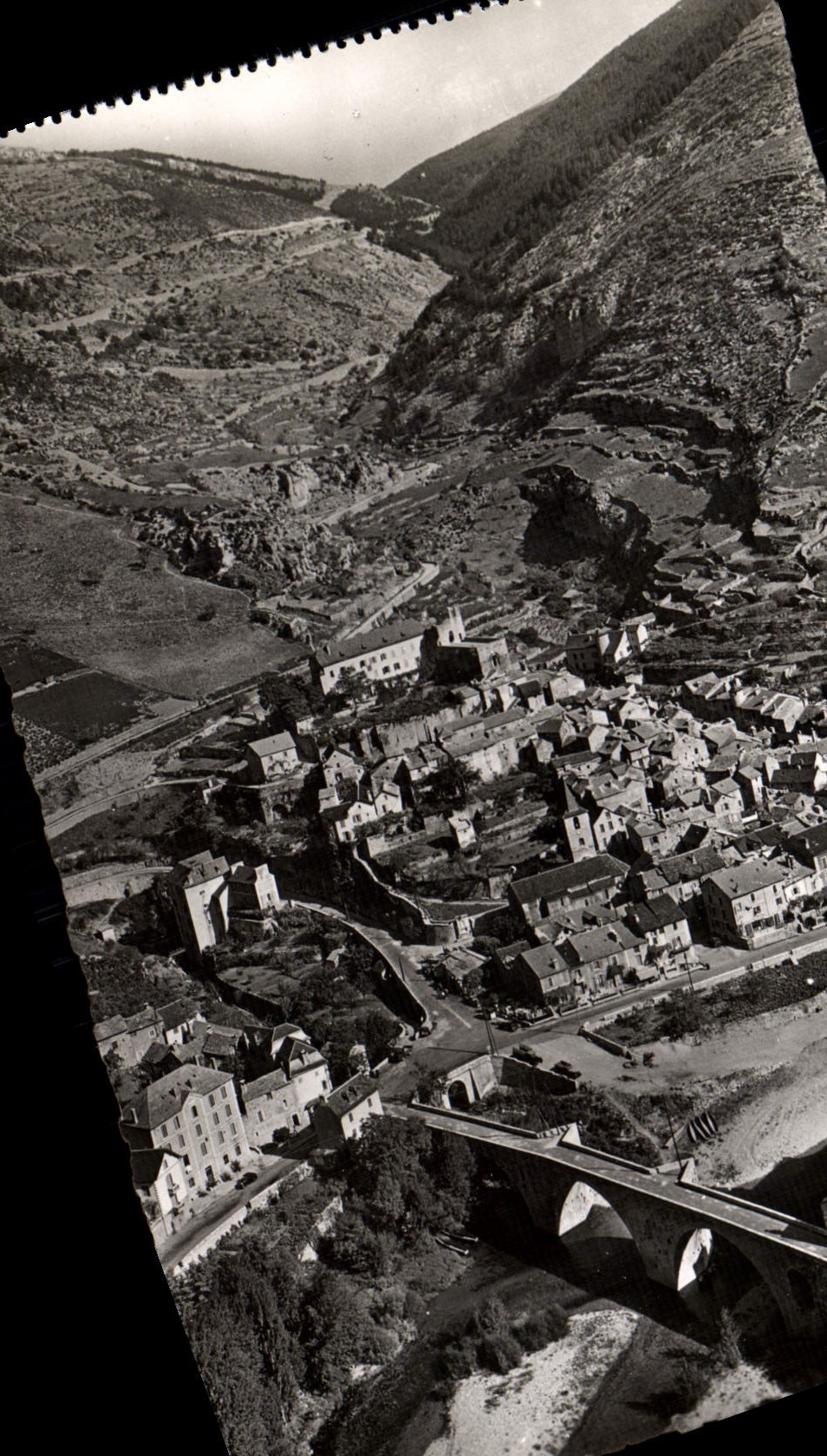 CPM En Parcourant les Gorges du Tarn Sainte Enime Les Lacets de la vallee route de Mende
