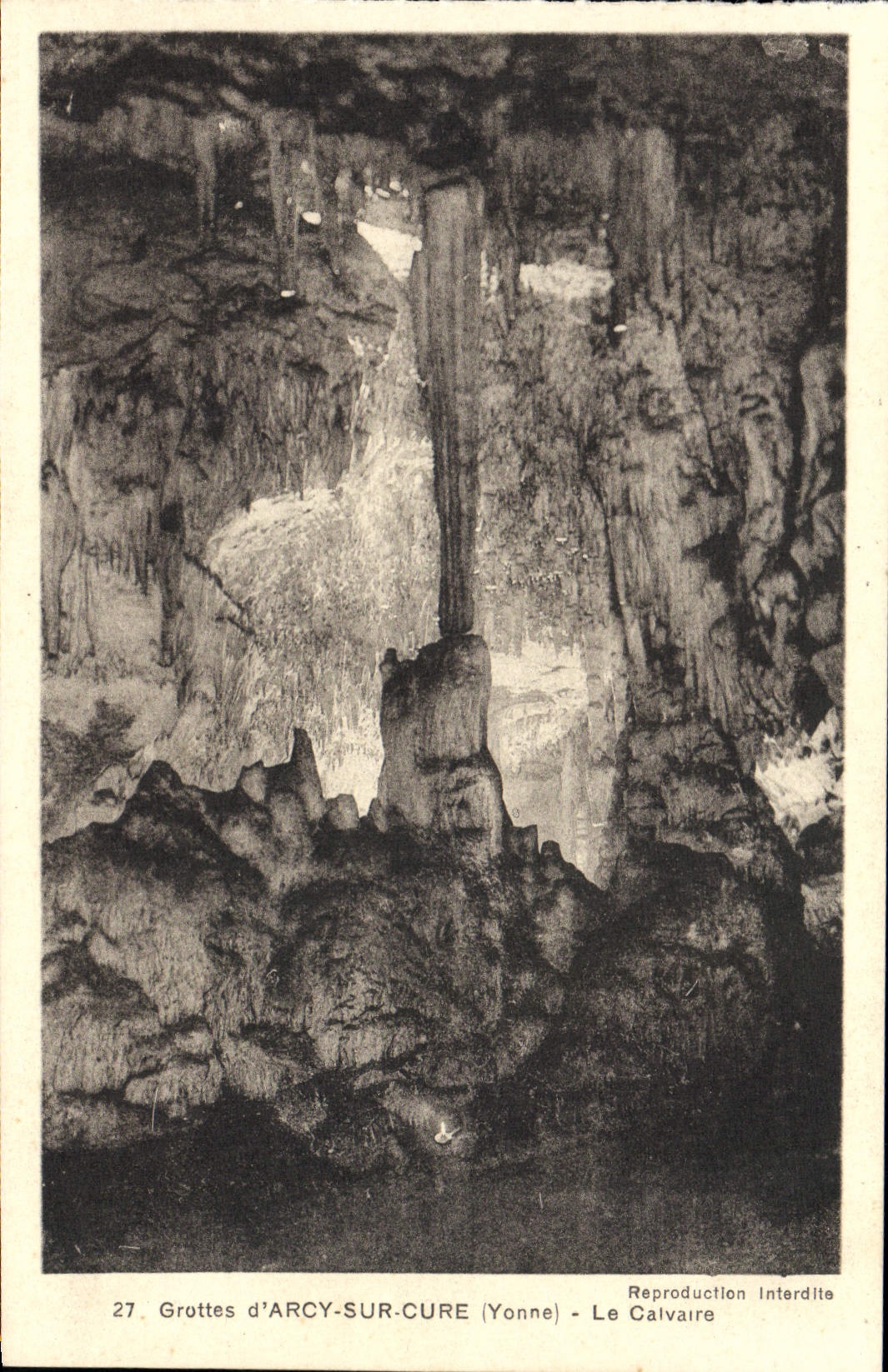 CPA Grottes d'Arcy Sur Cure Le Calvaire