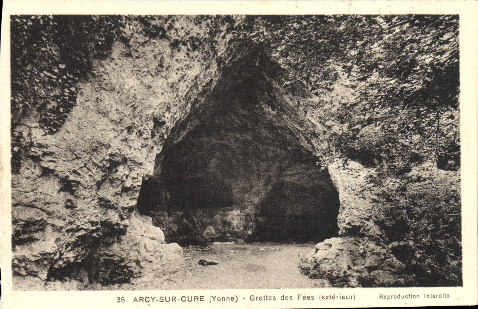 VINTAGE POSTCARD Arcy On Cure Caves of the Fairies
