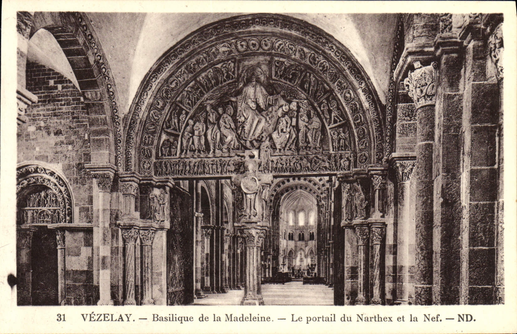 CPA Vezelay Basilique de la Madeleine Le Portail du Narthex et la nef
