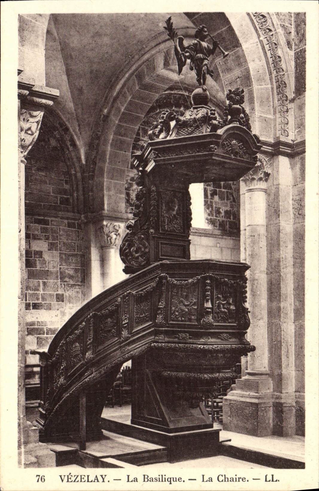 CPA Vezelay La basilique La Chaire