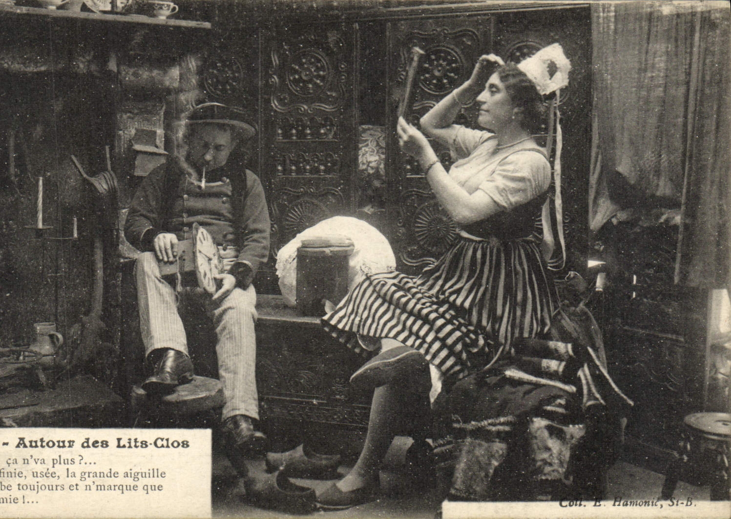 CPA Autour des Lits Clos Folklore Bretagne