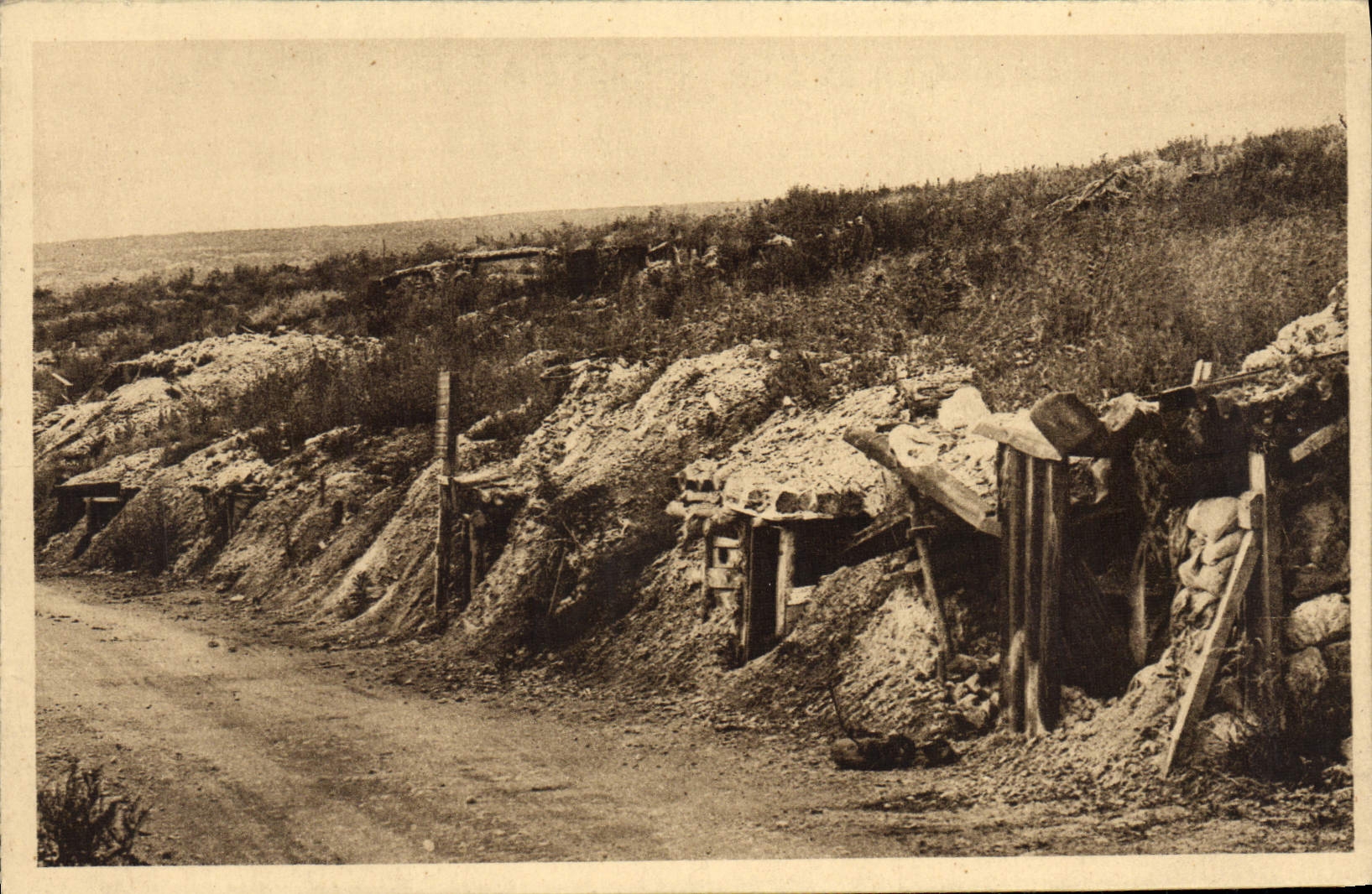 VINTAGE POSTCARD Site of batteries overhanging the Ravine of Dead Militaria