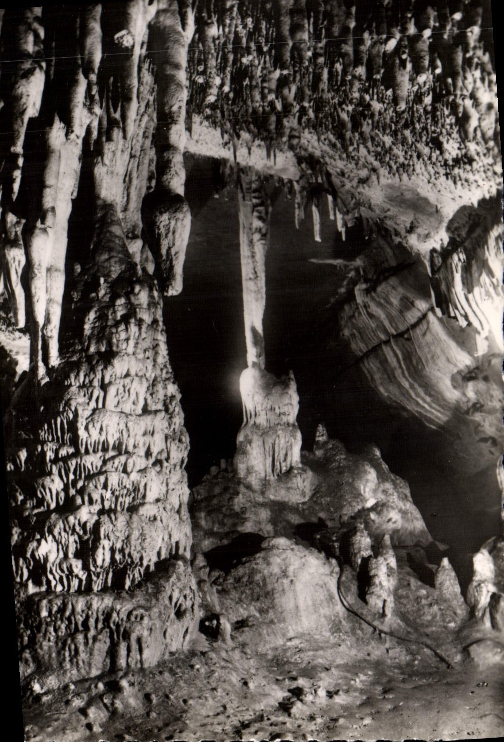 MODERN CARD Caves of Arcy on Cure the martyrdom seen by behind