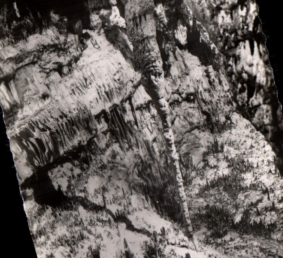 CPM Les Grottes d'Arcy sur Cure Le Clerge Pascal