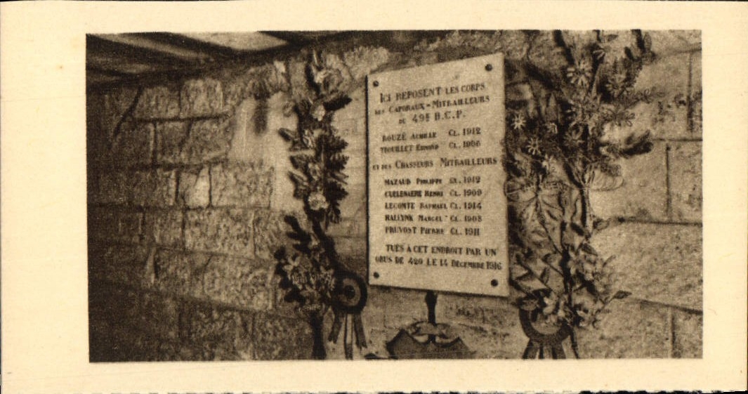 VINTAGE POSTCARD Extremely of Douaumont Casemate or the bodies of the Hunters Rest kill by a Shell of 420 Militaria German