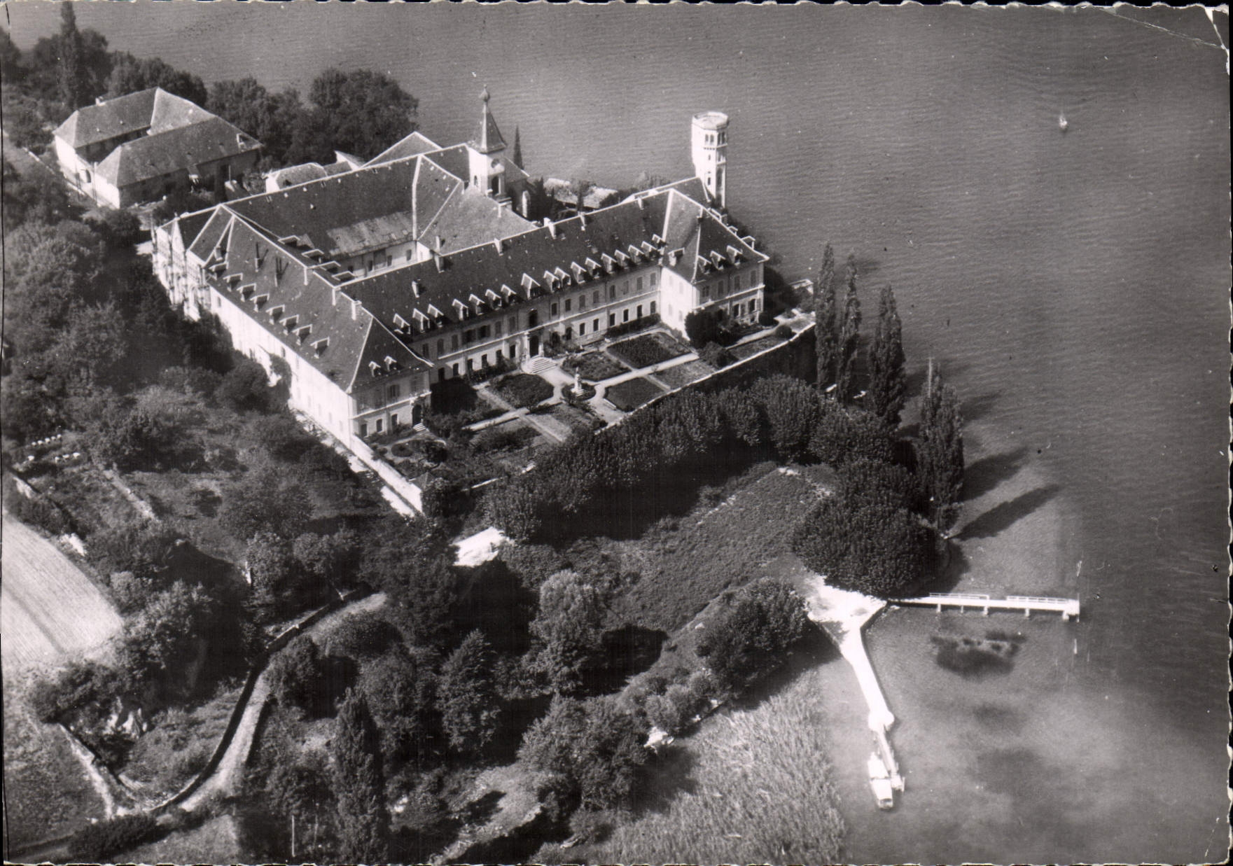 CPM L'Abbaye D'Hautecombe sur les bords su Lac du Bourget