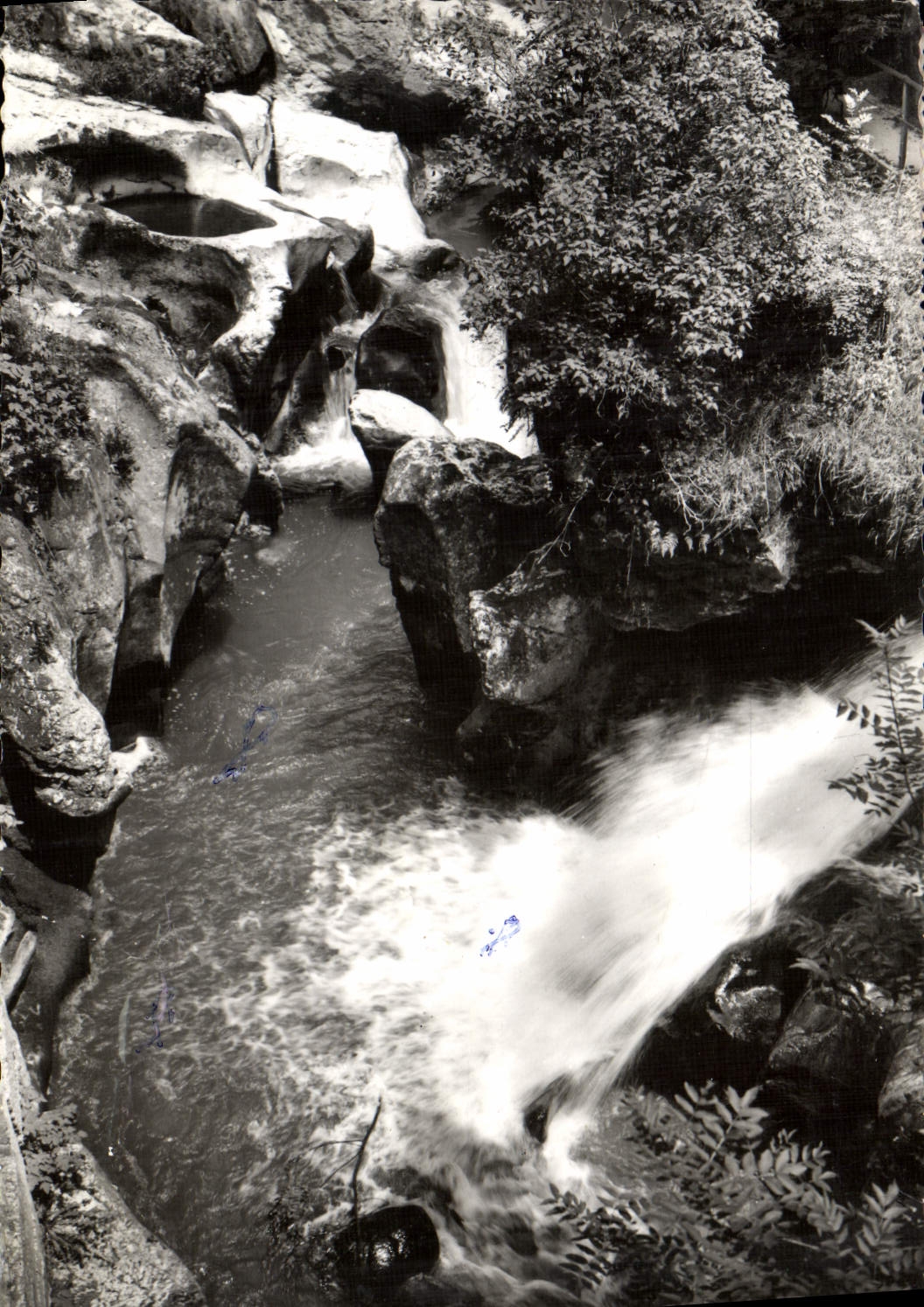 MODERN CARD Falls of Sierroz