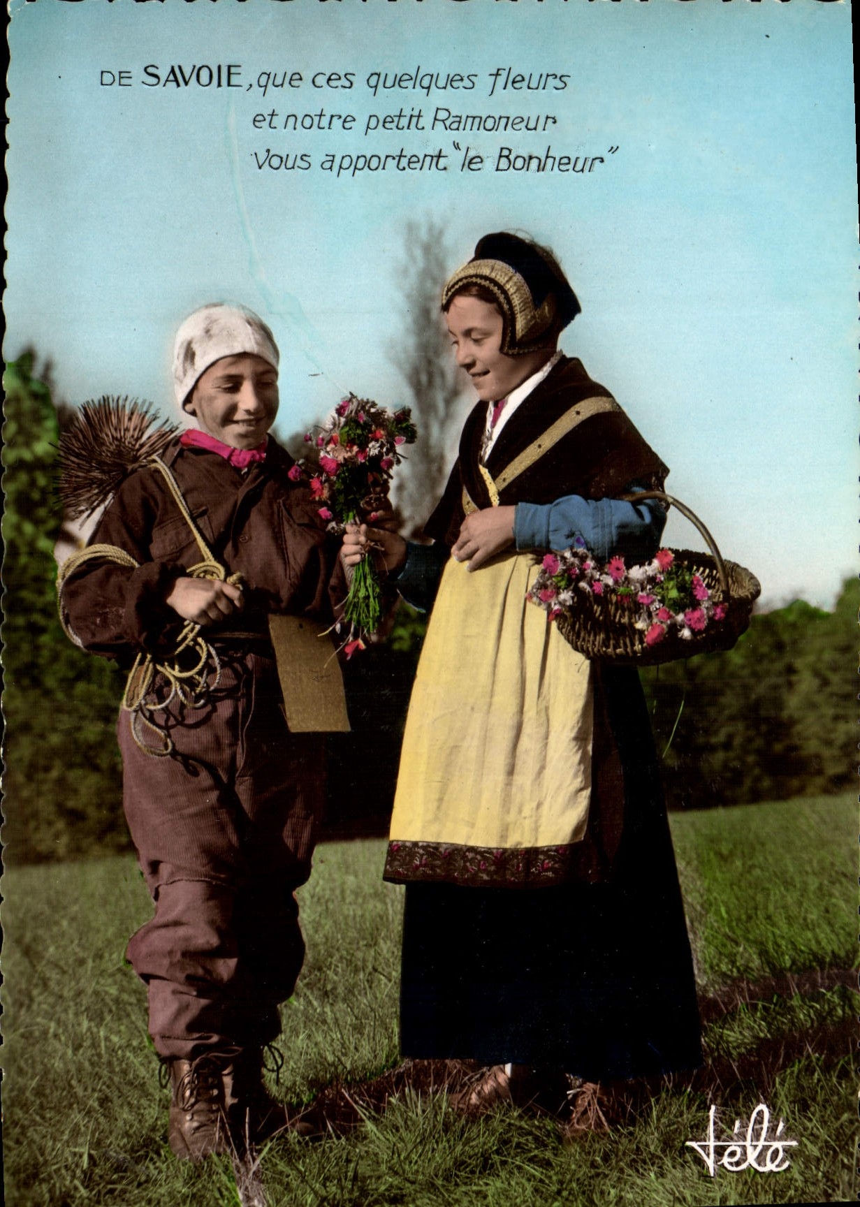 CPM De Savoie que ces quelques fleurs et notre petit Ramoneur vous Apportent le Bonheur Folklore Ramoneur