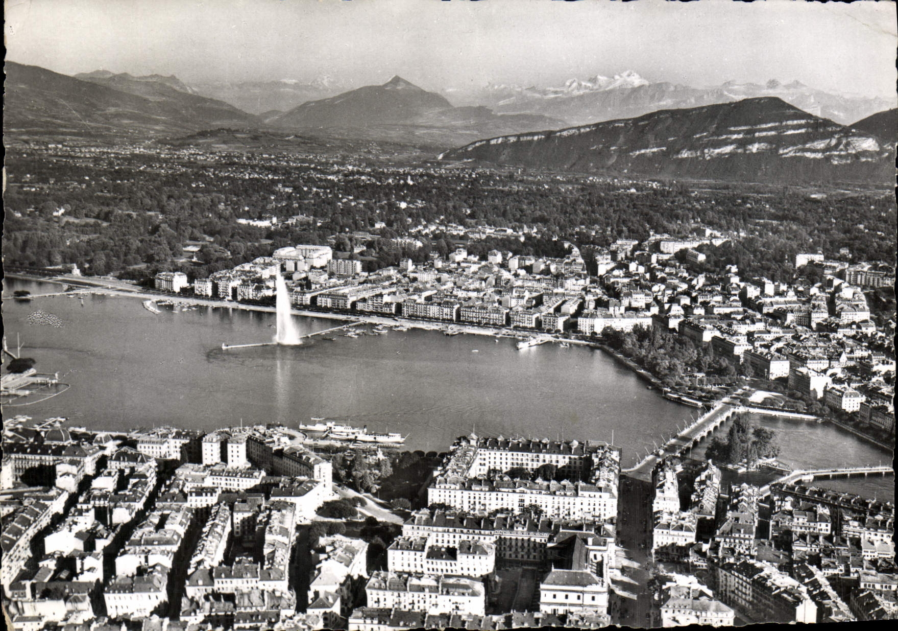 CPM Geneve Le jet d'eau et le Mont Blanc