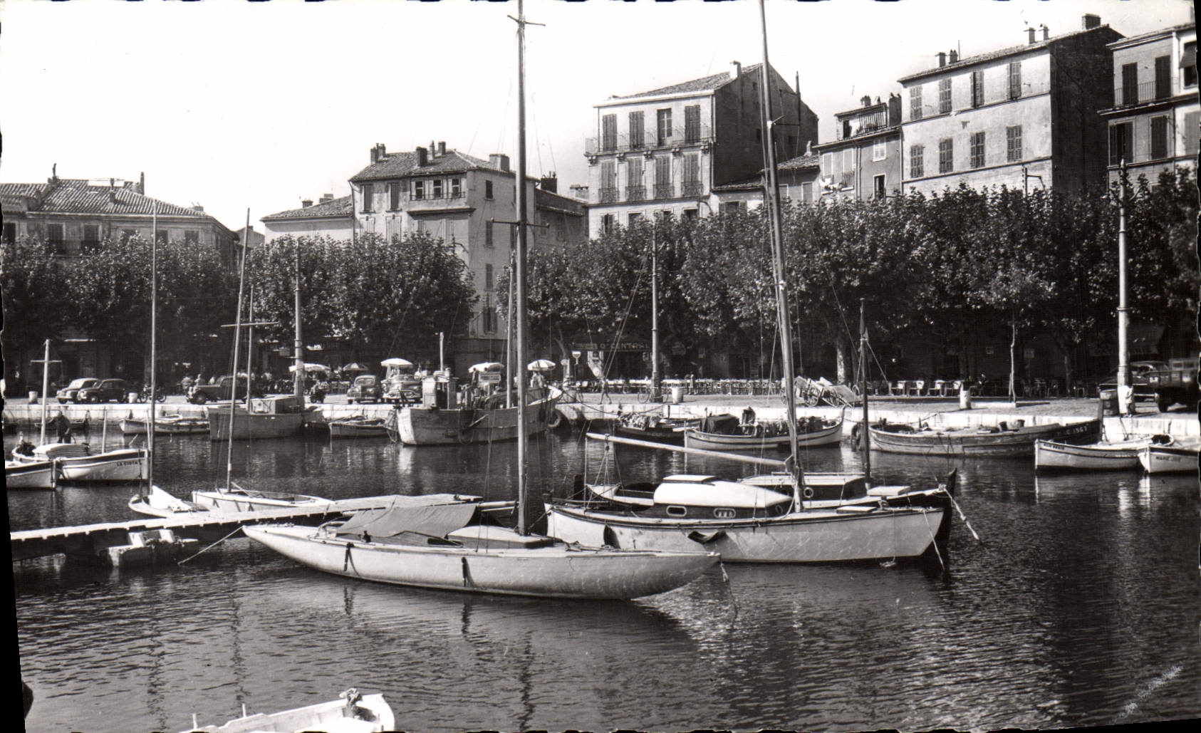 CPM La Ciotat Un coin du Port Bateaux