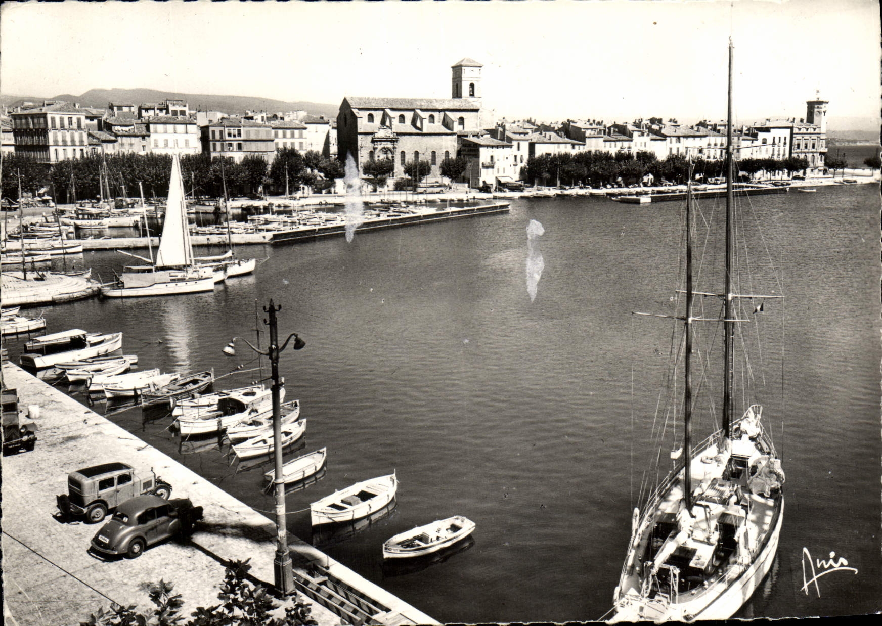 CPM Cote d'Azur La Ciotat generale Le Port Bateau